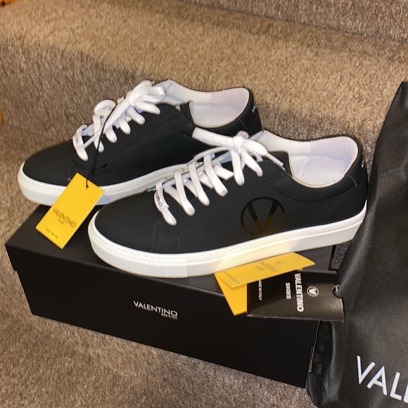 🇮🇹♠️🇮🇹 NWT Authentic Valentino Genuine Leather Sneakers - Picture 1 of 16